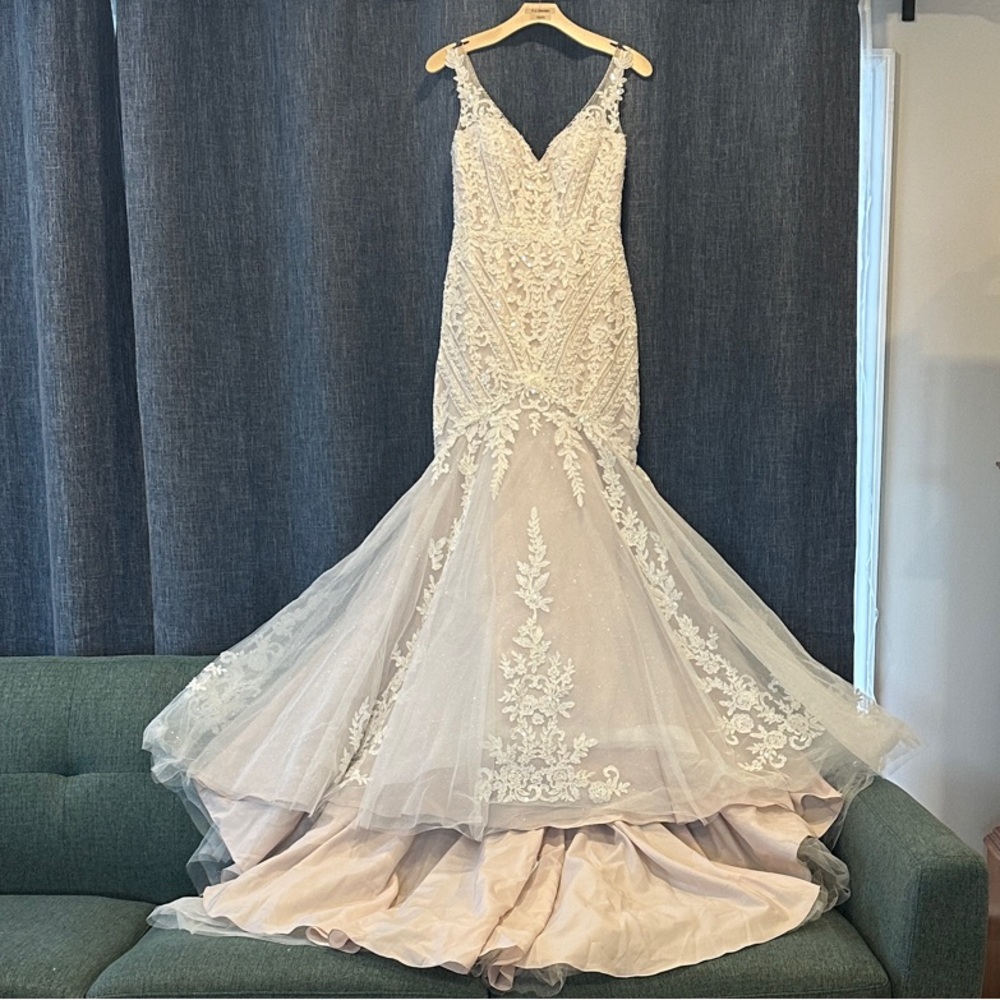 NWT - Oleg Cassini Lace Wedding Gown - Sz 4